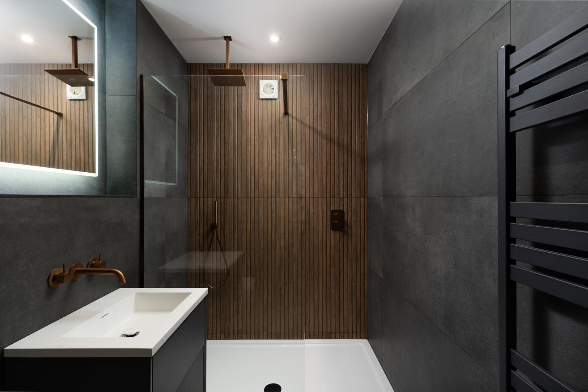 Apartment 1, Style Double Bedroom In